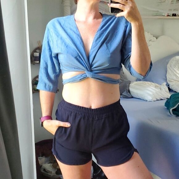 Corvera Vargas Luxury Wrap Crop - Picture 4 of 8